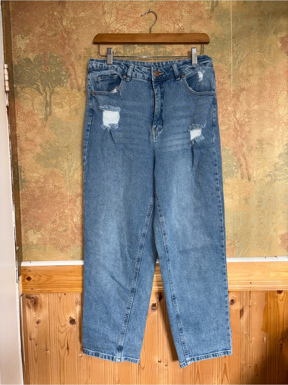 No Boundaries | Distressed Jeans